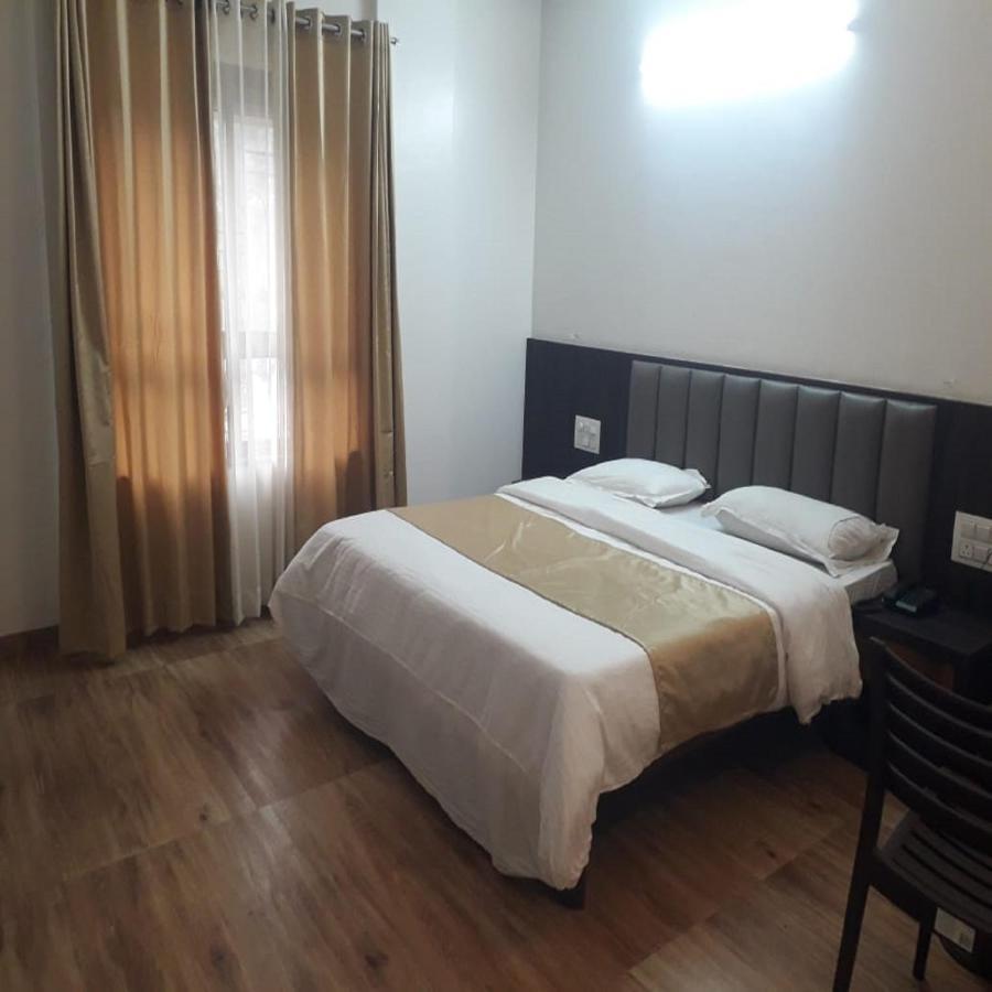 Hotel Shiv Sangram アフマドナガル エクステリア 写真